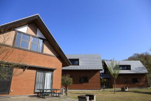 【グリンヴィラのコテージの中はこんな感じ】グループキャビンは高齢者を含め3世代で楽しめる!