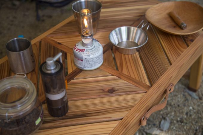 有野実苑発】オシャレな木製テーブル「KOKAZE＜木風＞」はキャンプに
