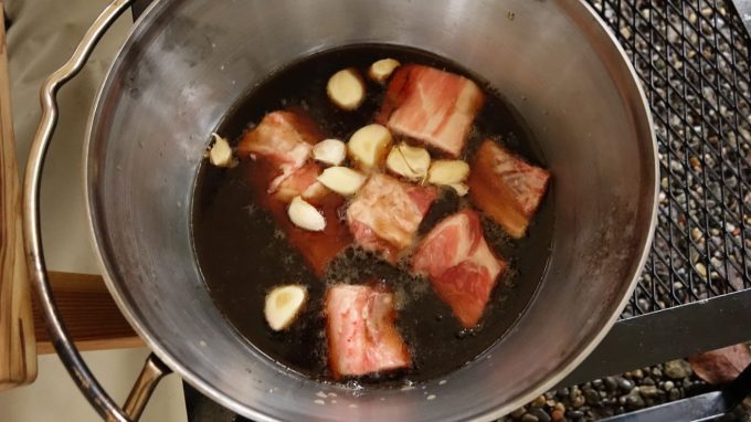 豚軟骨のコーラ煮 ダッチオーブン調理