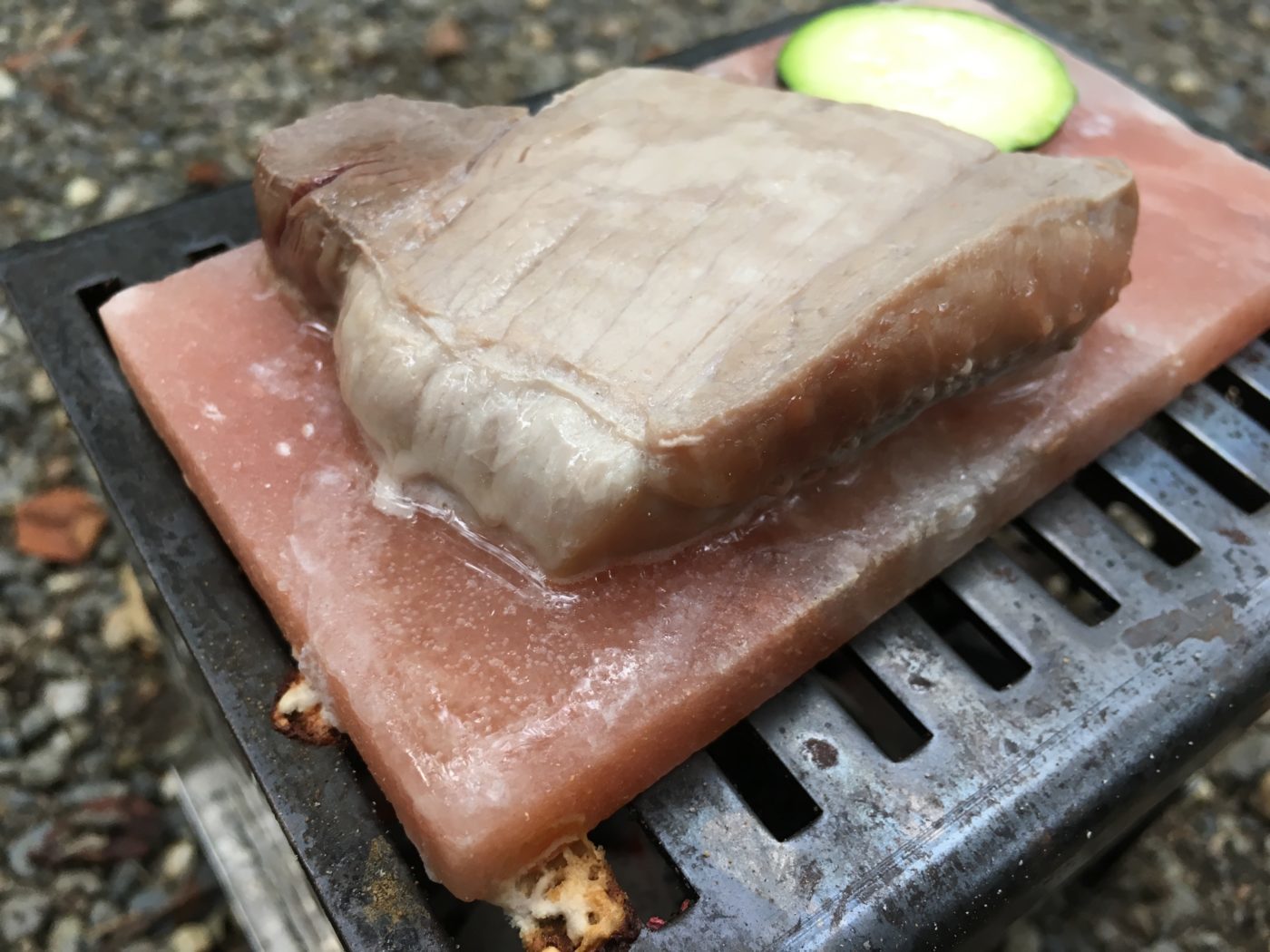 人柱BBQレビューロゴス岩塩プレートは厚い肉も焦がさずにしっかりと焼ける！！  キャンプ初心者向け総合情報ブログ Hyper Camp  Creators
