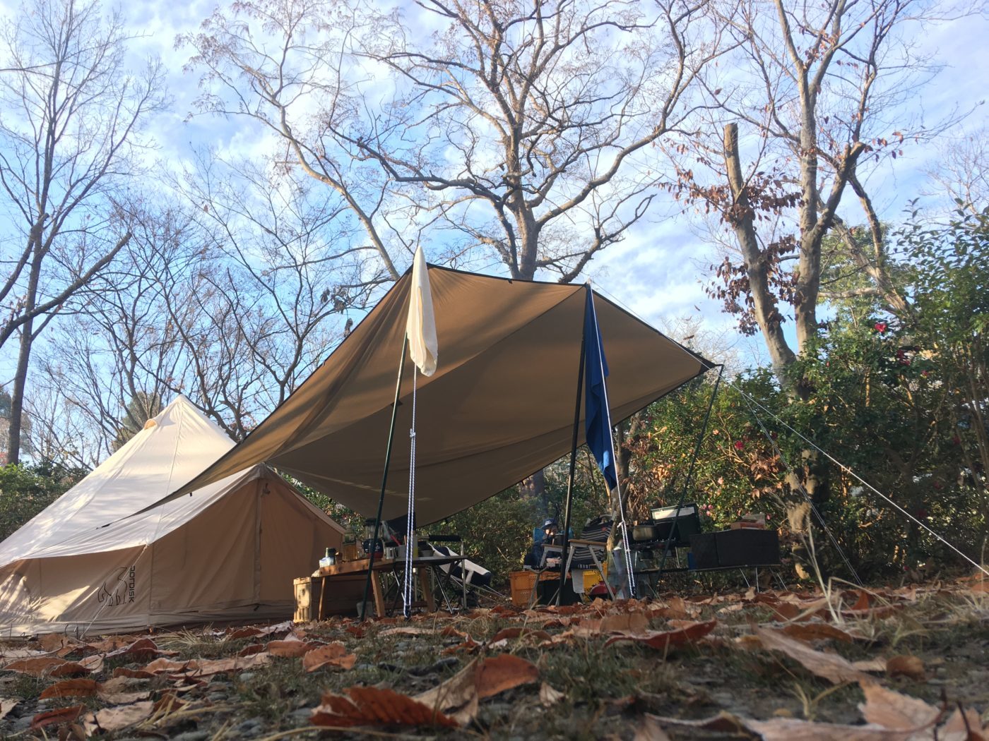 秋冬キャンプは床冷えも大敵なのでマット選びがより重要になってきます。
